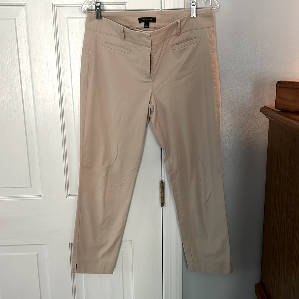 Ann Taylor khaki capris size 6